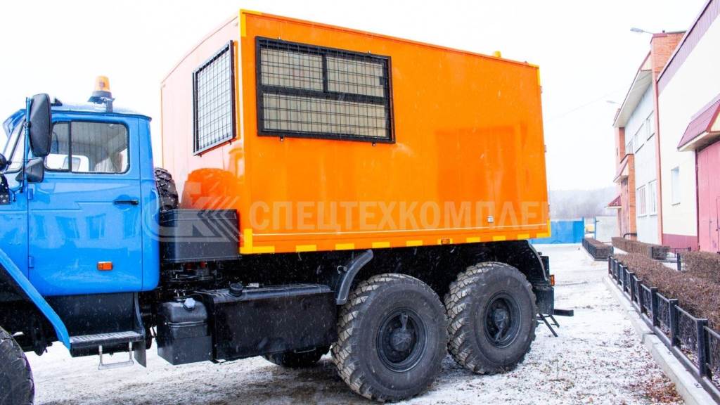 Урал для перевозки взрывчатых веществ 5557-1151-72